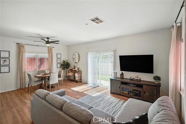 Detail Gallery Image 8 of 57 For 8554 Burnet Ave #144,  North Hills,  CA 91343 - 3 Beds | 3 Baths