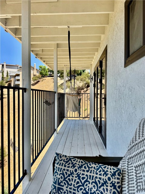 Detail Gallery Image 10 of 20 For 4413 San Blas Ave, Woodland Hills,  CA 91364 - 3 Beds | 3 Baths