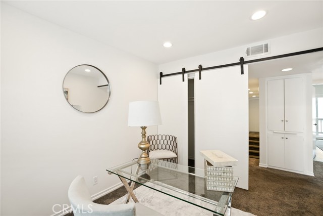 4405 W Sarah Street, Burbank CA: https://media.crmls.org/medias/6a5ba966-c316-4431-b3f1-362e7e7ecbe1.jpg