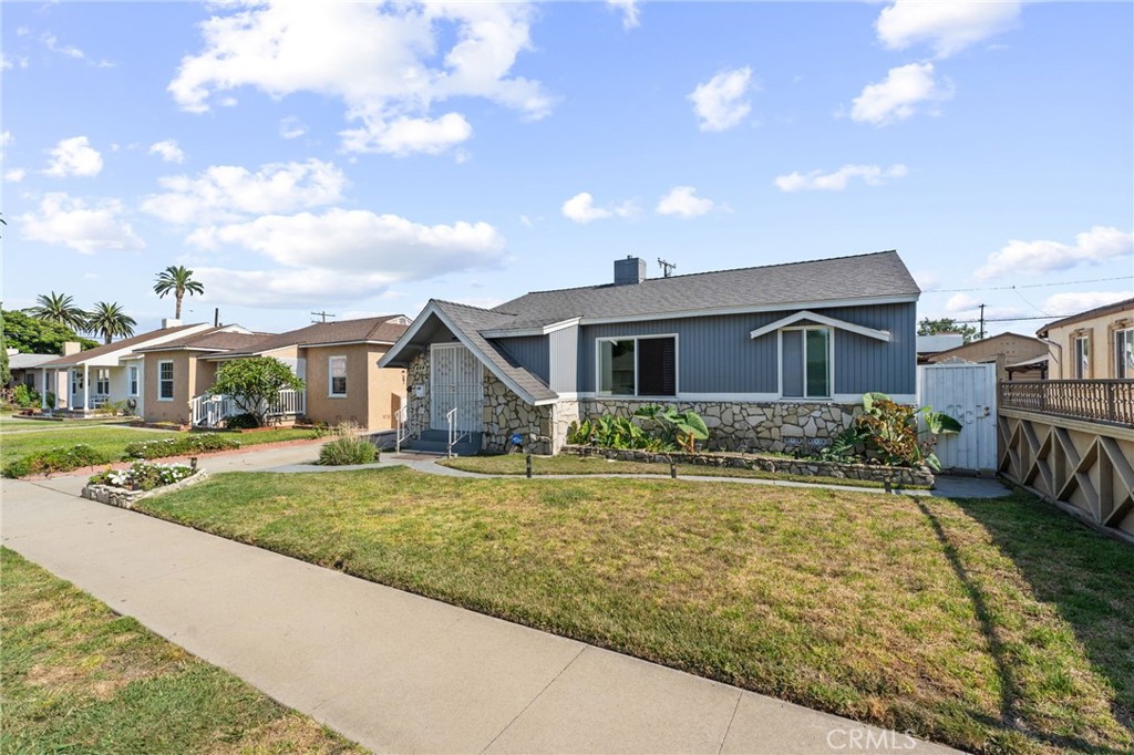 664 E Barry Drive
