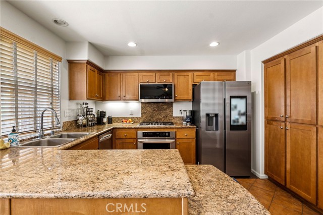 Detail Gallery Image 9 of 41 For 24014 Bridgeport Ln #42,  Valencia,  CA 91355 - 3 Beds | 3 Baths