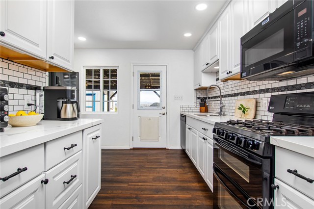Detail Gallery Image 9 of 42 For 819 Capistrano Drive, Oceanside,  CA 92058 - 3 Beds | 1 Baths