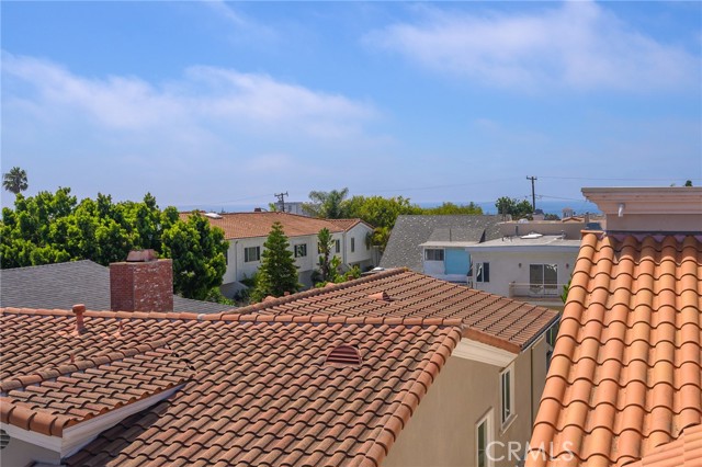 215 Irena Avenue, Redondo Beach, California 90277, 5 Bedrooms Bedrooms, ,3 BathroomsBathrooms,Residential,Sold,Irena,SB21231285