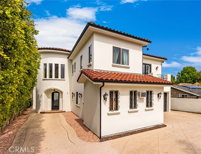 23123 Oxnard Street, Woodland Hills CA: https://media.crmls.org/medias/6a5ef246-14fb-411a-9ead-e10c89a29b97.jpg