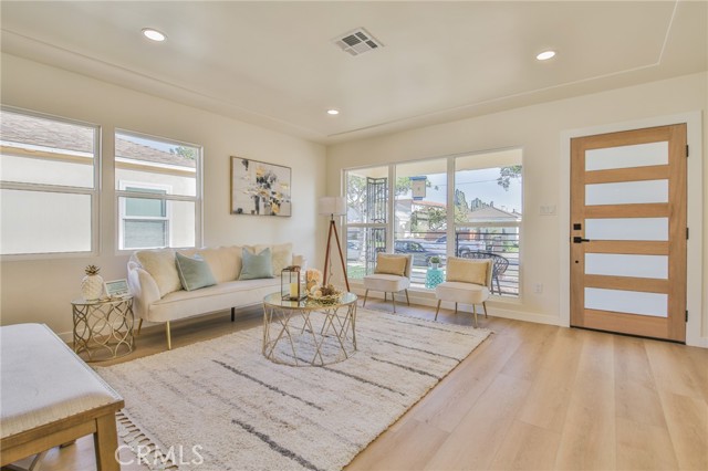 Detail Gallery Image 6 of 39 For 12035 Ramona, Hawthorne,  CA 90250 - 3 Beds | 3 Baths