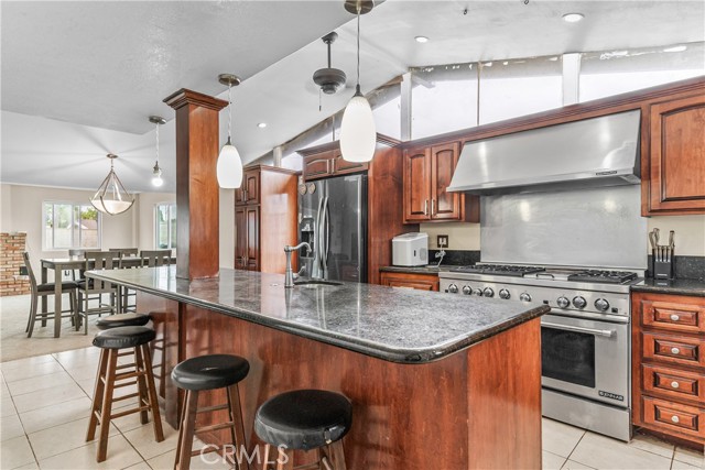 Detail Gallery Image 3 of 44 For 10930 Groveland Ave, Whittier,  CA 90603 - 5 Beds | 2 Baths