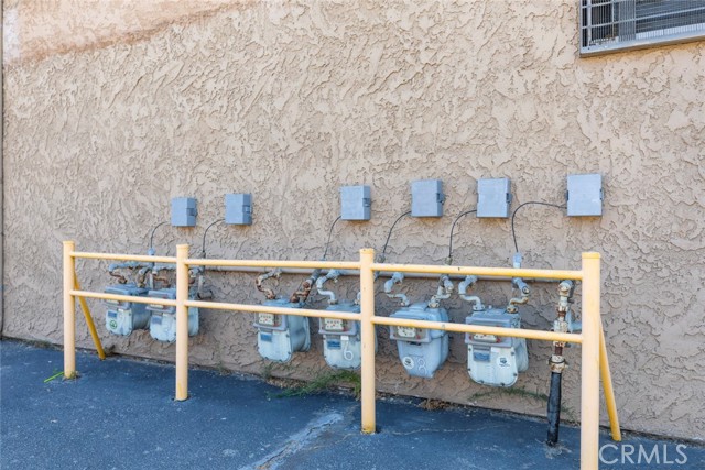 11341 Victory Boulevard, North Hollywood CA: https://media.crmls.org/medias/6a60ac65-6f06-4006-8fc7-d607a3efbdfb.jpg