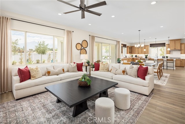 Detail Gallery Image 4 of 17 For 1442 Moore St, Redlands,  CA 92374 - 5 Beds | 1/1 Baths