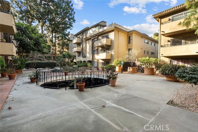 Detail Gallery Image 23 of 33 For 6752 Hillpark #202,  Los Angeles,  CA 90068 - 2 Beds | 2 Baths