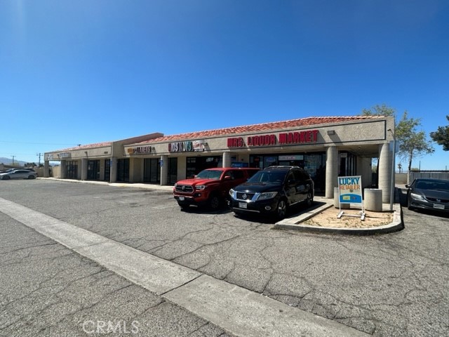 13534 Navajo Road, Apple Valley, California 92308, ,Commercial Lease,For Rent,13534 Navajo Road,CRHD23055259