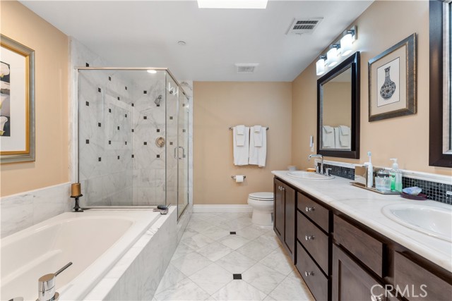 Main En-Suite Bathroom