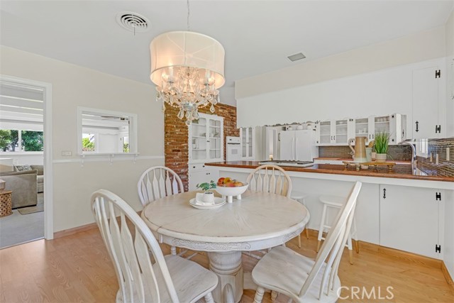 252 W 15th Street, Upland CA: https://media.crmls.org/medias/6a642c59-7971-417d-9ad5-f349550f9a9b.jpg