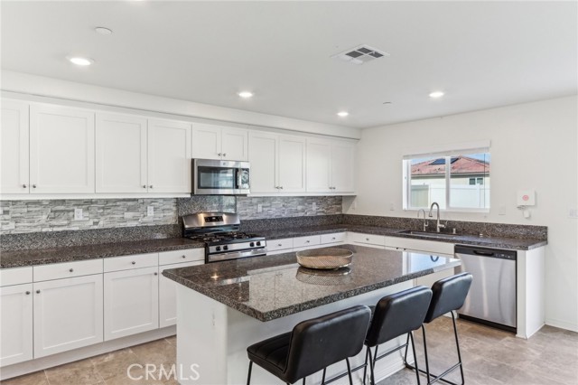 Detail Gallery Image 4 of 36 For 29586 Bisbee Ct, Winchester,  CA 92596 - 5 Beds | 3 Baths
