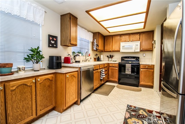 Detail Gallery Image 9 of 18 For 19065 Elm, Apple Valley,  CA 92308 - 2 Beds | 2 Baths