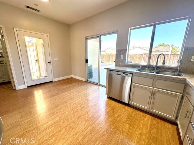 Detail Gallery Image 5 of 23 For 26354 Lawton Ave, Loma Linda,  CA 92354 - 4 Beds | 2 Baths