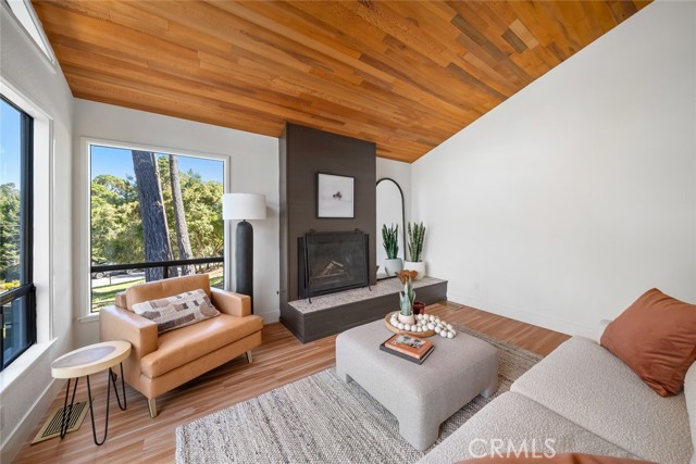 Detail Gallery Image 9 of 43 For 775 Huntington, Cambria,  CA 93428 - 2 Beds | 2 Baths