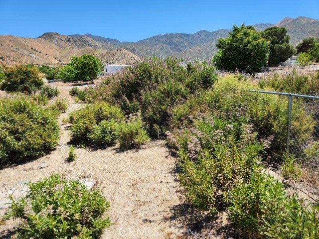 8509 Starbrite Dr, Lake Isabella CA: https://media.crmls.org/medias/6a668244-7561-4f71-9737-9992a80f69c8.jpg