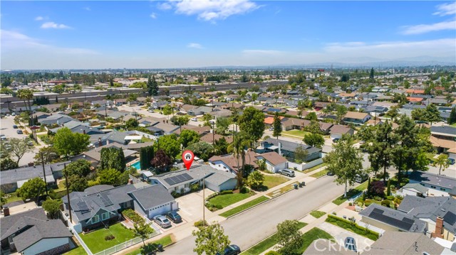 950 N Milford Street, Orange CA: https://media.crmls.org/medias/6a66b351-302e-458a-949a-d6dfc3493c3d.jpg
