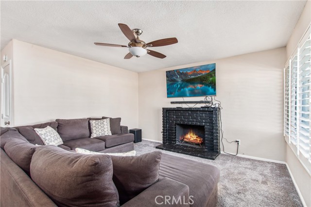 Detail Gallery Image 5 of 38 For 844 W Francis St, Corona,  CA 92882 - 4 Beds | 2 Baths