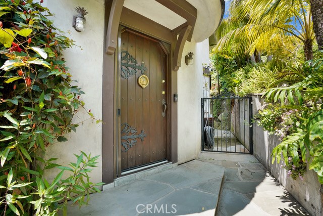 266 Canyon Acres Drive, Laguna Beach CA: https://media.crmls.org/medias/6a67ea64-74c5-4908-8e01-2edeab9d55f5.jpg