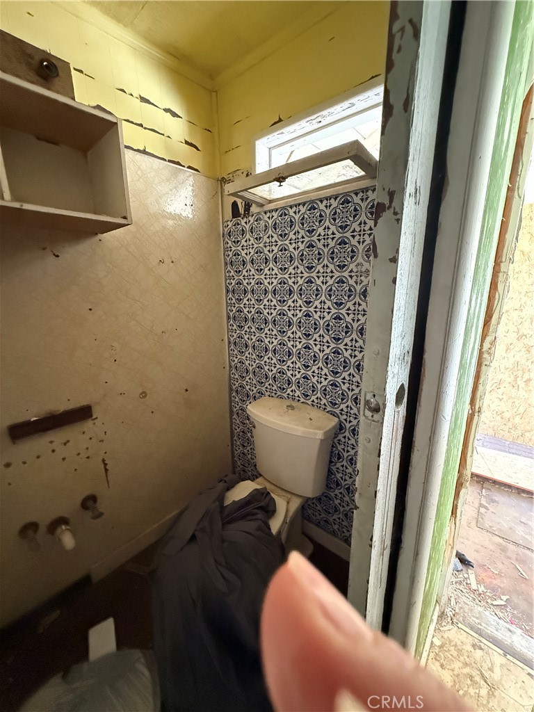https://media.crmls.org/medias/6a684029-834a-4f92-b22b-52649fdf63c9.jpg?preset=X-Large