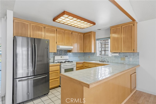 Detail Gallery Image 6 of 28 For 40 W Zane St, Long Beach,  CA 90805 - 4 Beds | 2 Baths