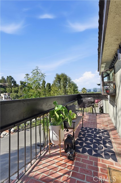 Detail Gallery Image 22 of 40 For 5244 Baza Ave, Woodland Hills,  CA 91364 - 3 Beds | 3 Baths