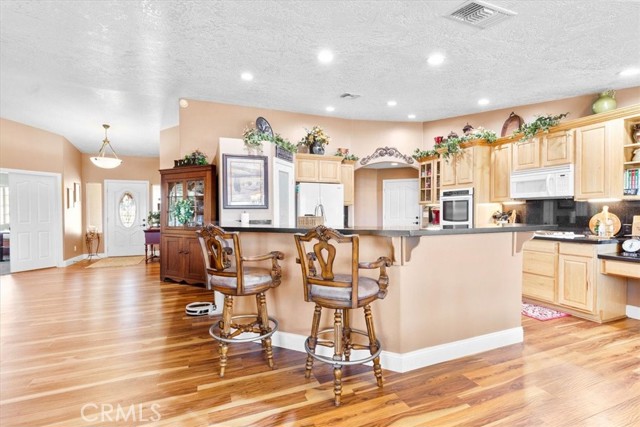 19287 Allegheny Road, Apple Valley CA: https://media.crmls.org/medias/6a6c7f2f-6912-40b3-994b-7a1567724883.jpg
