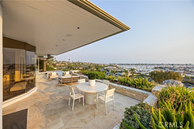 1535 Dolphin Terrace, Corona del Mar CA: https://media.crmls.org/medias/6a6d80b3-5b83-4e74-99c1-f17b2f4d99bd.jpg