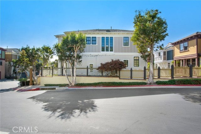 Detail Gallery Image 2 of 34 For 2706 Bungalow Pl, Corona Del Mar,  CA 92625 - 3 Beds | 2/1 Baths