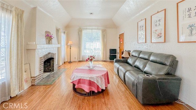 Detail Gallery Image 3 of 21 For 1646 La Golondrina Ave, Alhambra,  CA 91803 - 3 Beds | 2 Baths