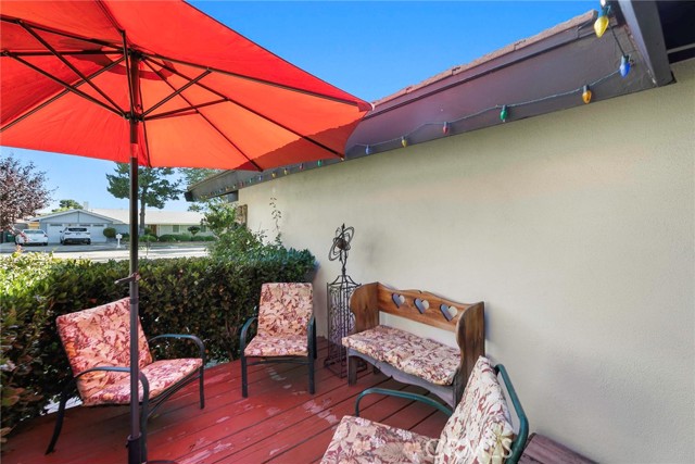 front yard sitting area/deck
