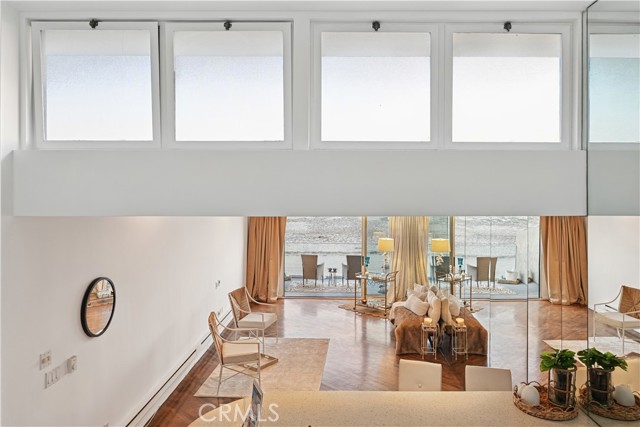 6 Voyage Street, Marina del Rey CA: https://media.crmls.org/medias/6a6fc32a-db36-4901-945c-df0c03376f3f.jpg