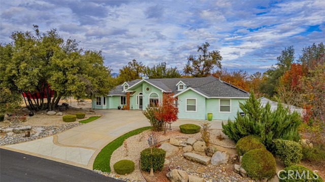 Detail Gallery Image 3 of 69 For 41313 Singing Hills Cir, Ahwahnee,  CA 93601 - 3 Beds | 2/1 Baths