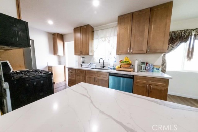 Detail Gallery Image 24 of 47 For 15719 Romar St, North Hills,  CA 91343 - 3 Beds | 2 Baths