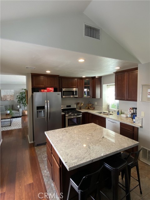 Detail Gallery Image 3 of 5 For 11682 Mount Baker Ct, Rancho Cucamonga,  CA 91737 - 4 Beds | 2 Baths
