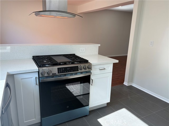 Detail Gallery Image 3 of 30 For 18550 Hatteras St #86,  Tarzana,  CA 91356 - 2 Beds | 3 Baths