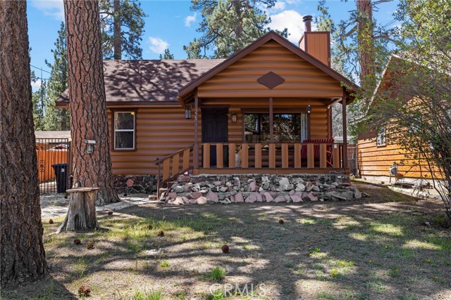 Detail Gallery Image 3 of 29 For 328 E Fairway Bld, Big Bear City,  CA 92314 - 3 Beds | 1 Baths