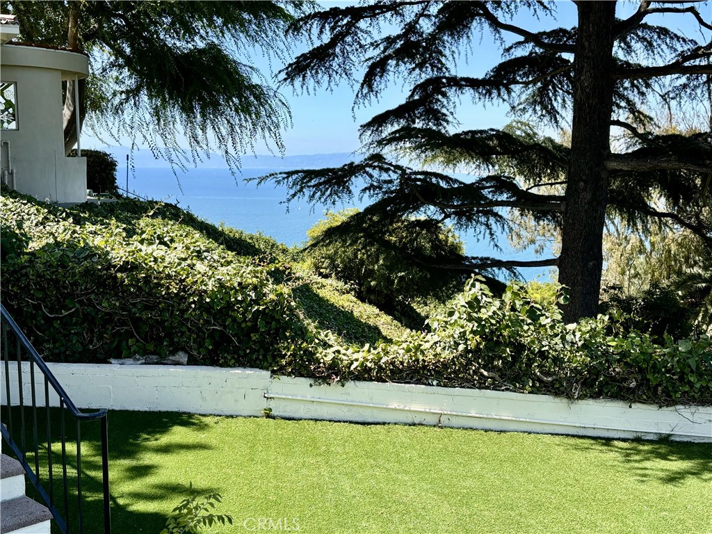 https://media.crmls.org/medias/6a728ce0-5194-47d5-a02d-6db1897e4173.jpg?preset=X-Large