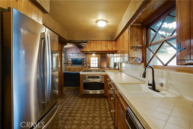 8666 Keokuk Avenue, Winnetka CA: https://media.crmls.org/medias/6a73a9c6-9ed3-4c48-b01a-37b89eac226a.jpg