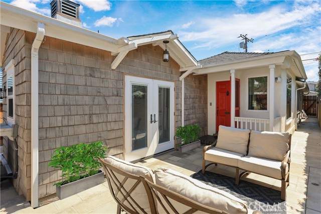 1029 Glenneyre Street, Laguna Beach CA: https://media.crmls.org/medias/6a747f4a-352b-4f81-80b5-36af4aa91ada.jpg