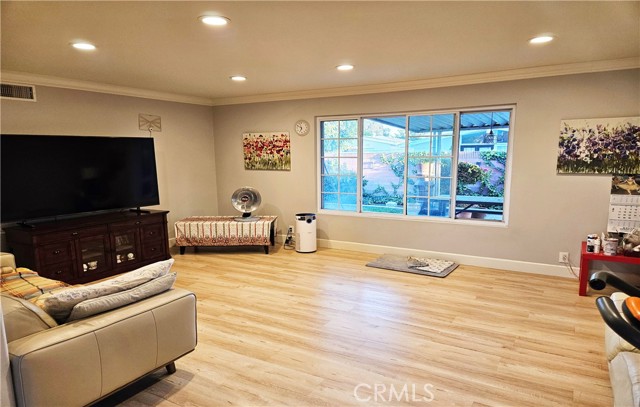 Detail Gallery Image 12 of 27 For 1924 W Chateau Ave, Anaheim,  CA 92804 - 4 Beds | 2 Baths