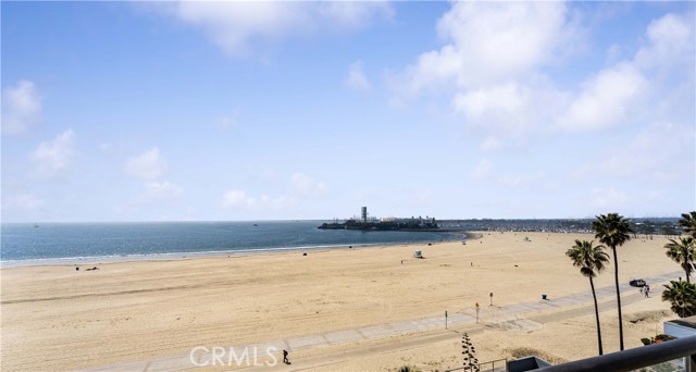 Detail Gallery Image 2 of 46 For 1230 E Ocean, Long Beach,  CA 90802 - 3 Beds | 3 Baths