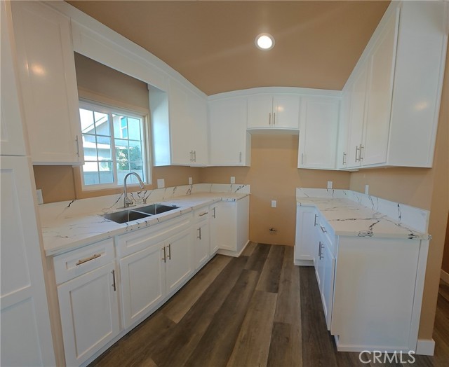 Detail Gallery Image 7 of 21 For 1402 E O, Wilmington,  CA 90744 - 4 Beds | 2 Baths