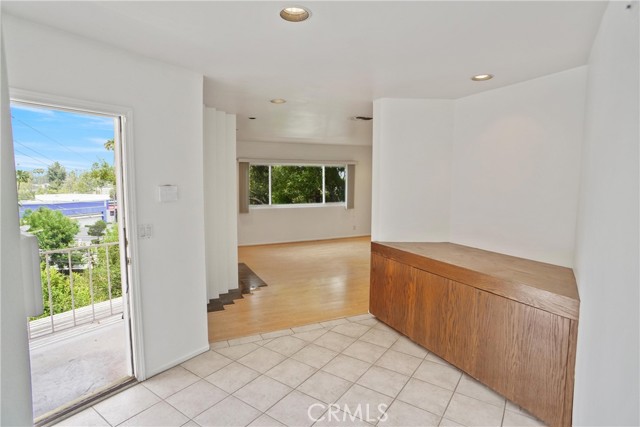 4182 Sunswept Drive, Studio City CA: https://media.crmls.org/medias/6a75fa1a-343f-4158-972e-986f292276d3.jpg