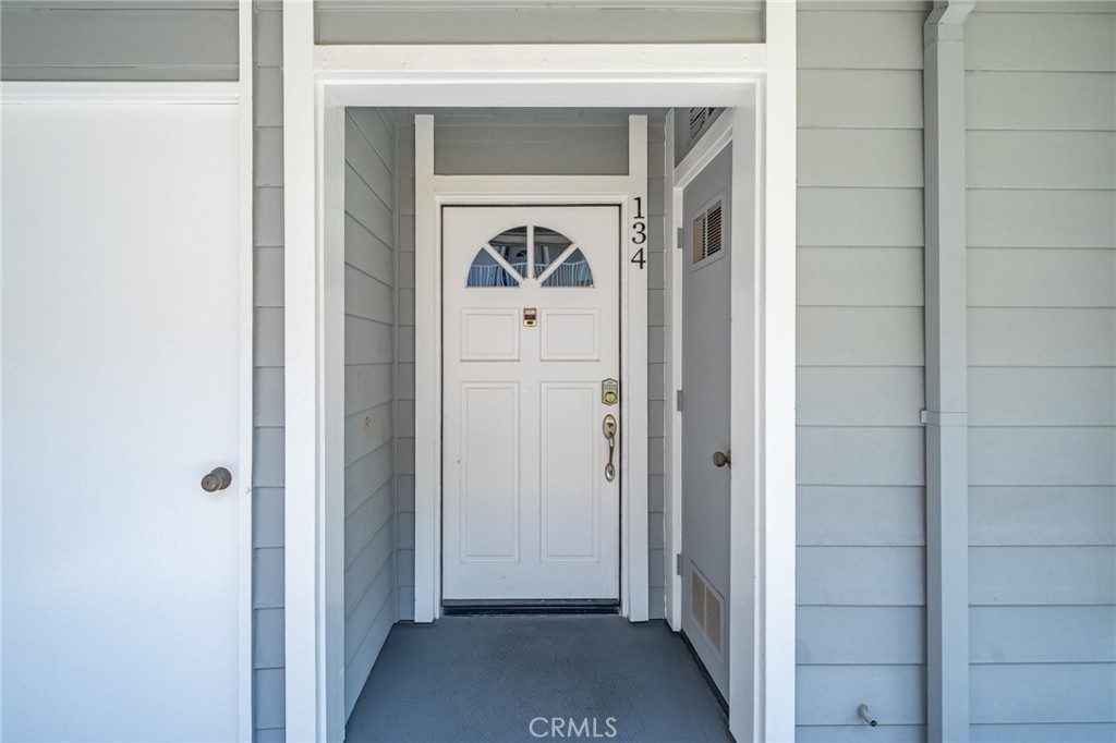 https://media.crmls.org/medias/6a76025b-468c-4596-9f52-4d56ef2485cf.jpg?preset=X-Large