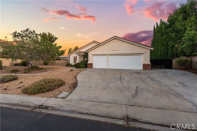 Detail Gallery Image 3 of 36 For 4652 Starstone Ct, Palmdale,  CA 93551 - 3 Beds | 2 Baths