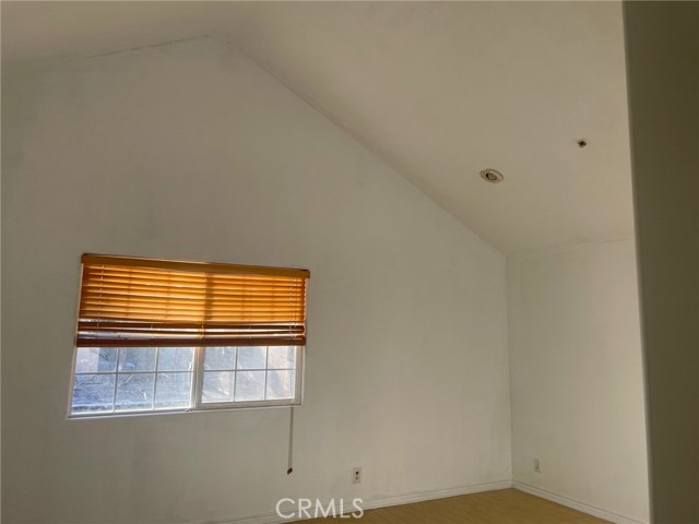 Detail Gallery Image 11 of 26 For 8425 Burnet Ave #4,  North Hills,  CA 91343 - 4 Beds | 2/1 Baths