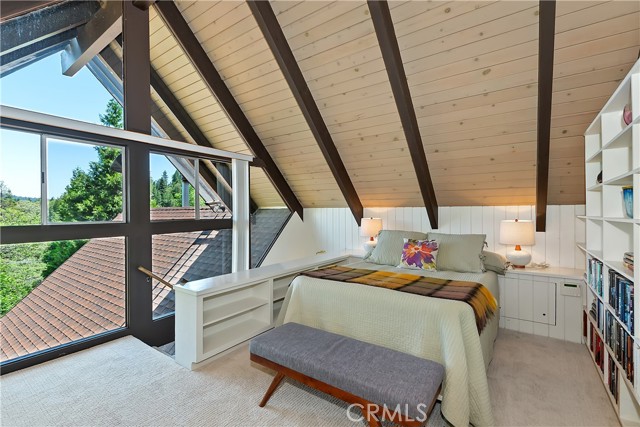 27280 Peninsula Drive, Lake Arrowhead CA: https://media.crmls.org/medias/6a782e2d-f1b3-47af-bcbd-b07ef9d15193.jpg