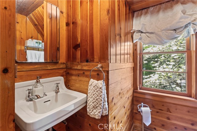 Detail Gallery Image 31 of 49 For 27675 Lakes Edge Rd, Lake Arrowhead,  CA 92352 - 3 Beds | 1/1 Baths